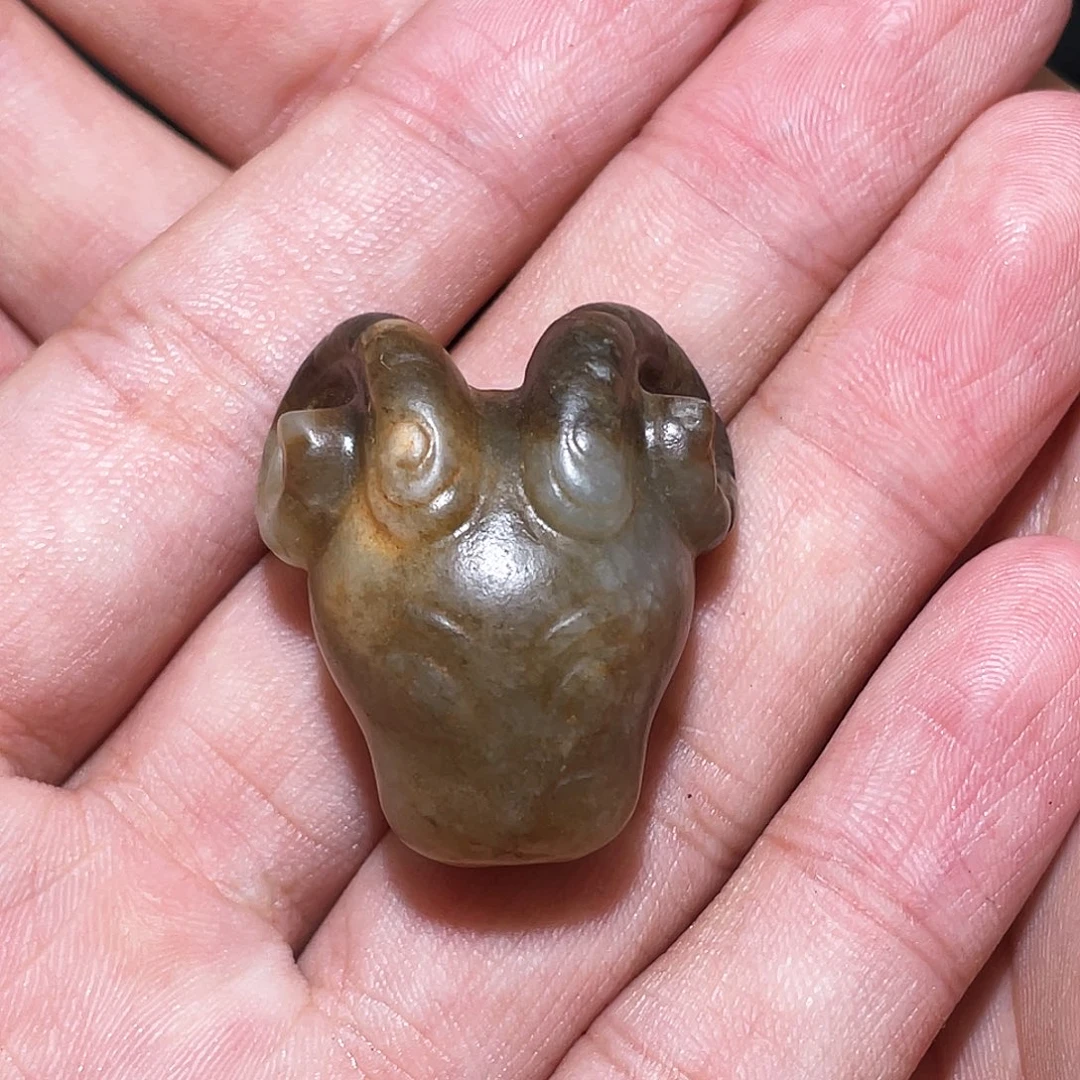 天***间颈饰未镶嵌和田玉（糖玉）