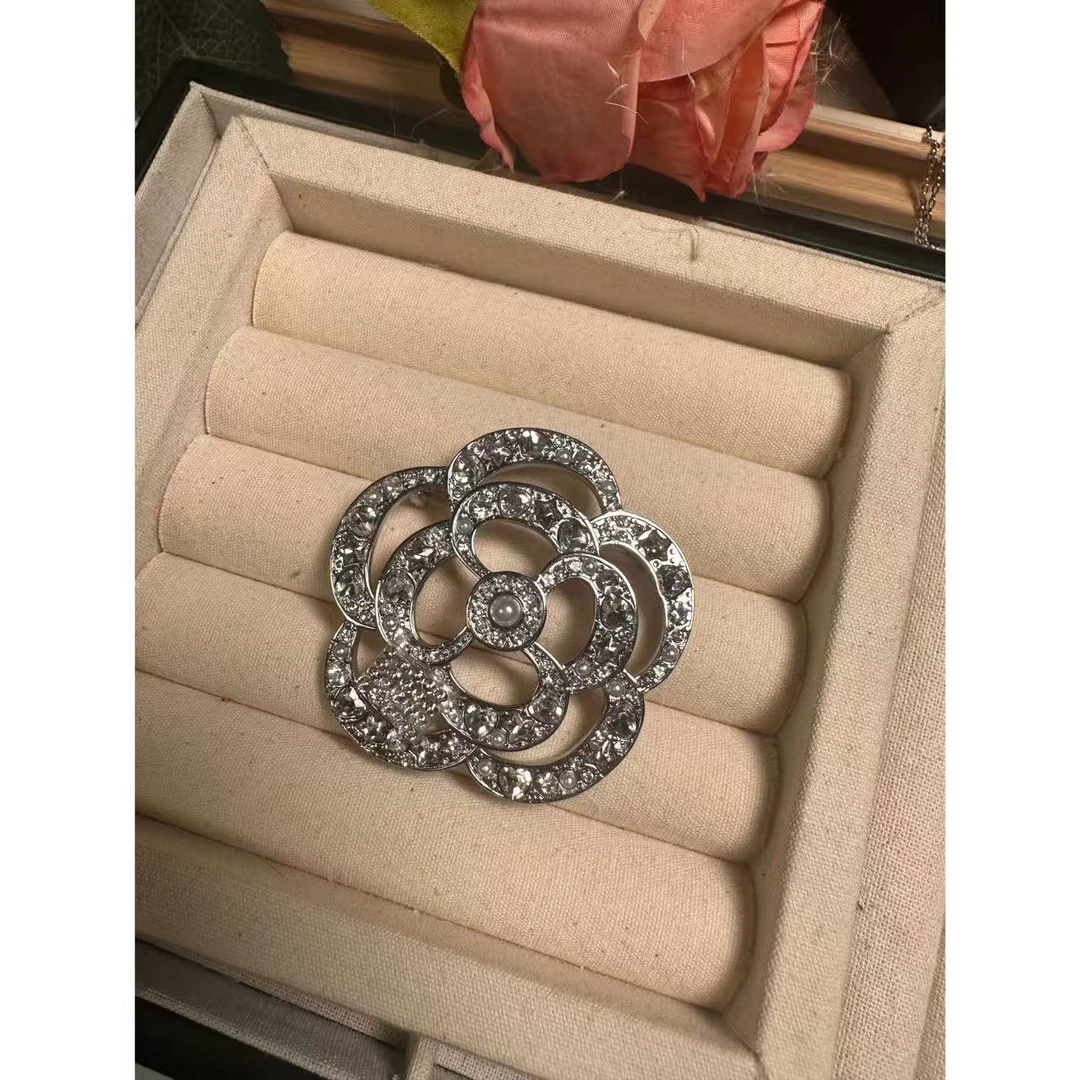 铜合金合成锆石胸针 镂空玫瑰花胸针 00A281