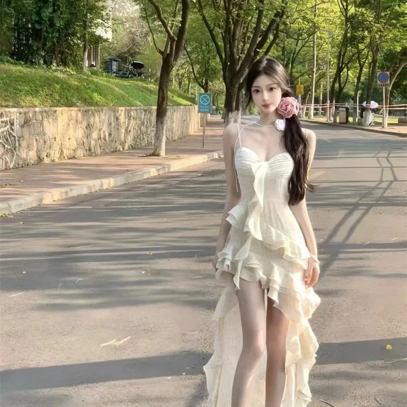 收藏法式不规则新款设计荷叶夏季气质吊带海边一字肩度假收腰长裙