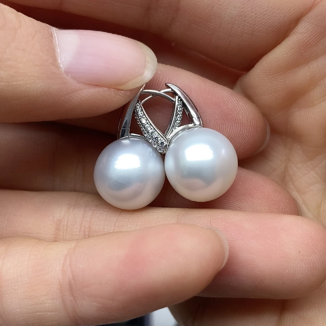 耳饰18K金镶嵌海水珍珠