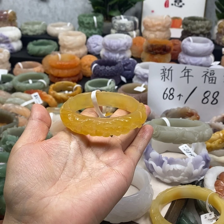 小***李石英岩玉未镶嵌手镯