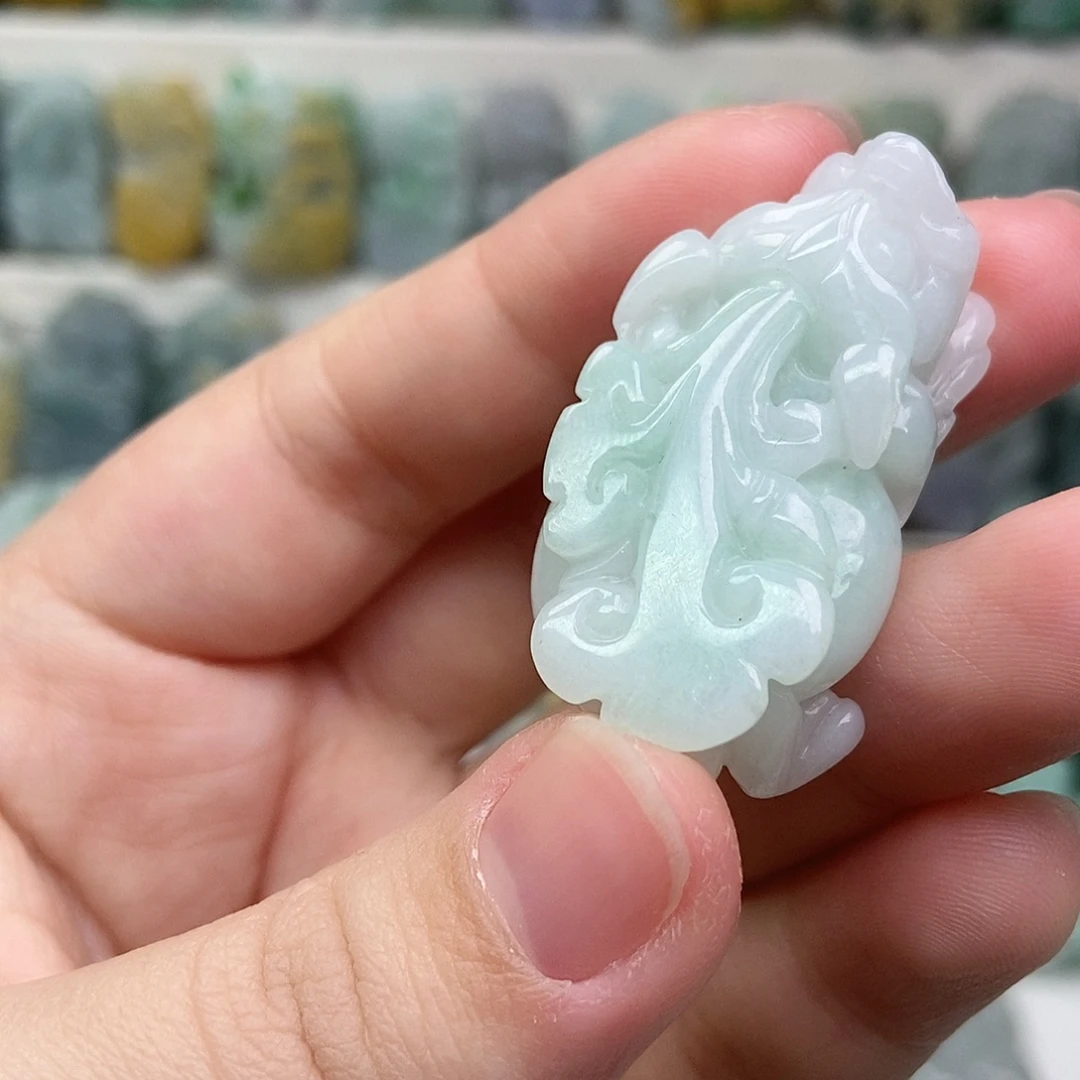 翡翠未镶嵌吊坠(赠链)