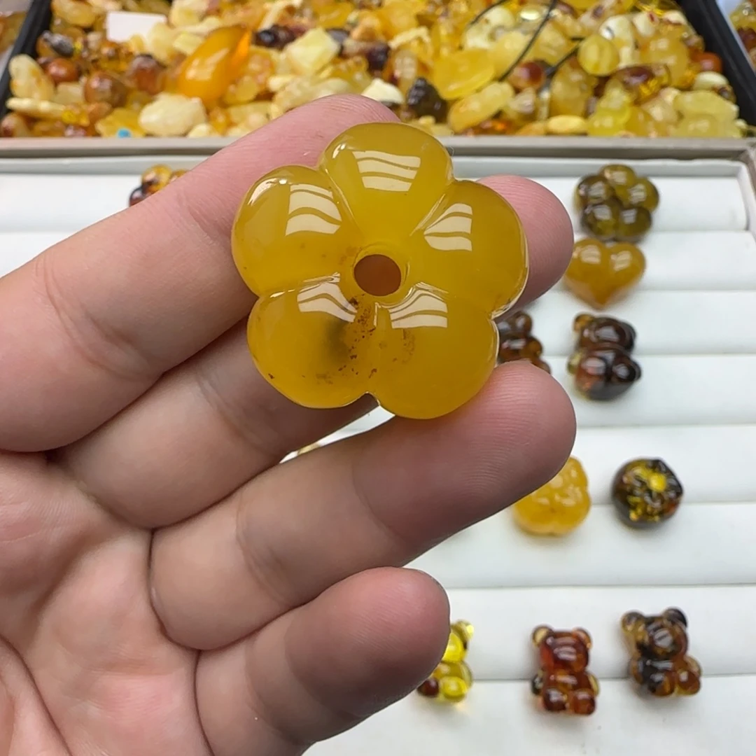 l***姐琥珀未镶嵌裸石10.75克