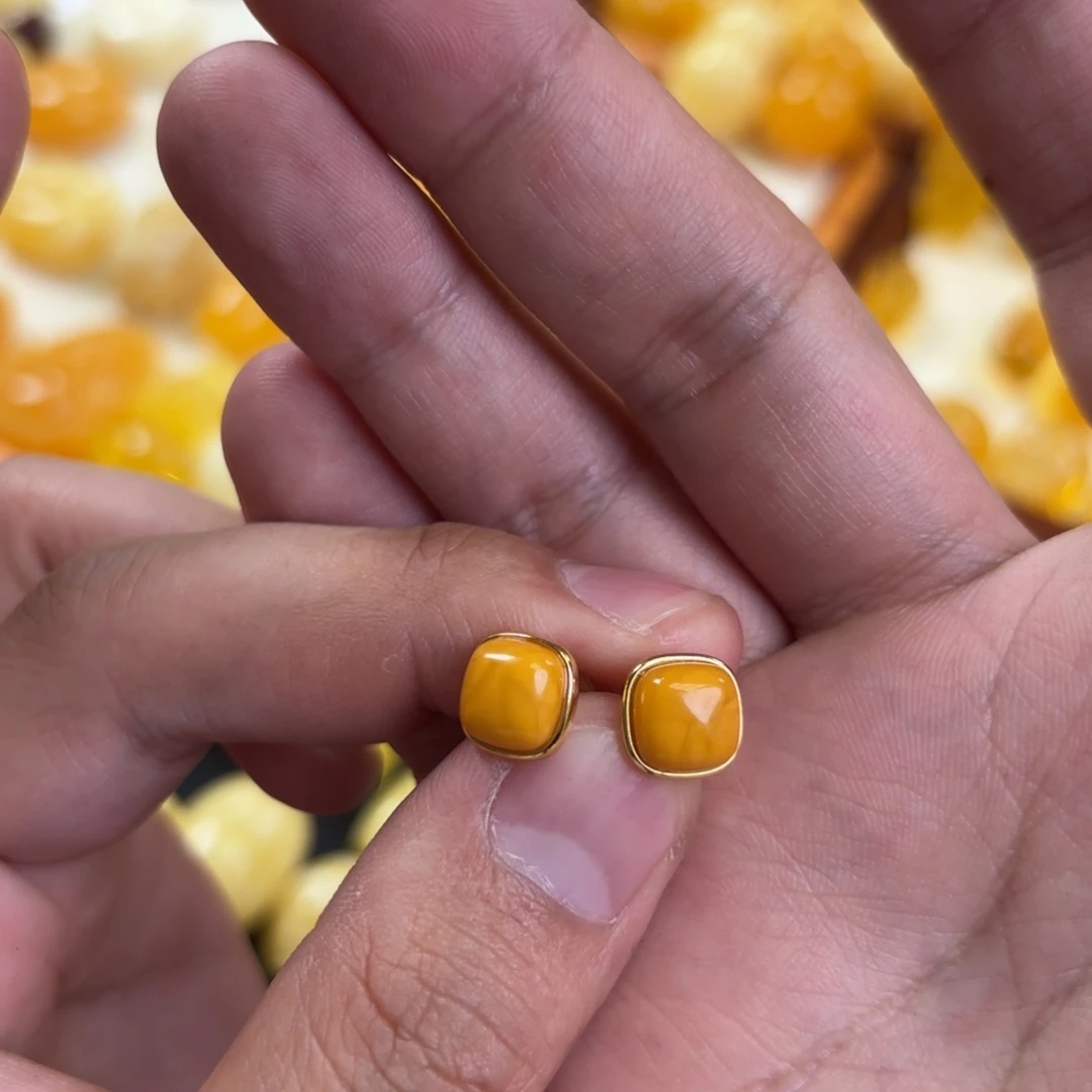 *****蜜蜡未镶嵌裸石耳钉