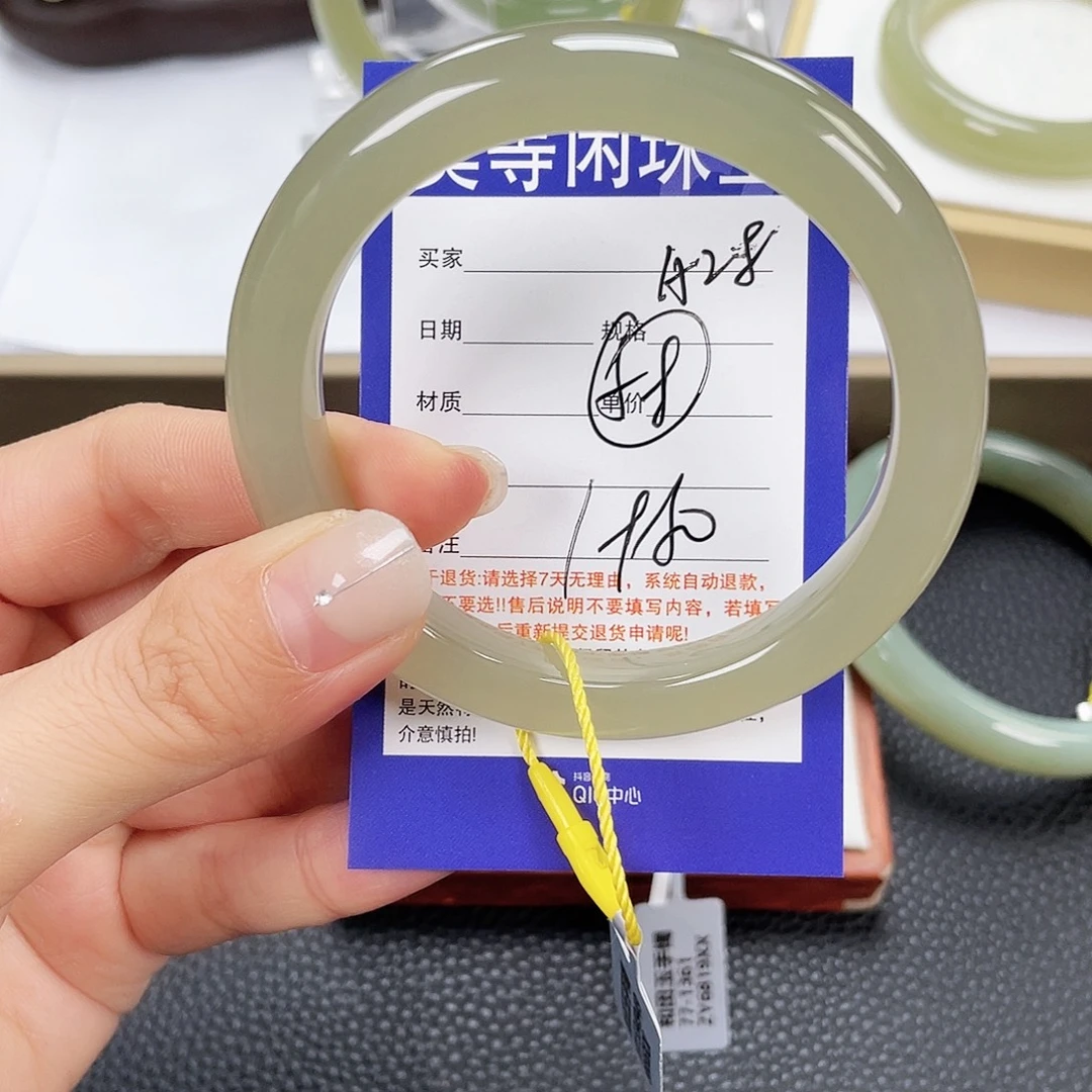 和田玉未镶嵌手镯