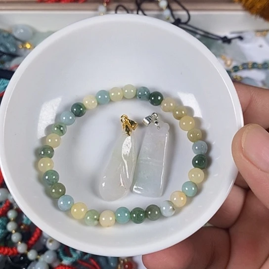 翡翠未镶嵌颈饰天然翡翠拍一发三