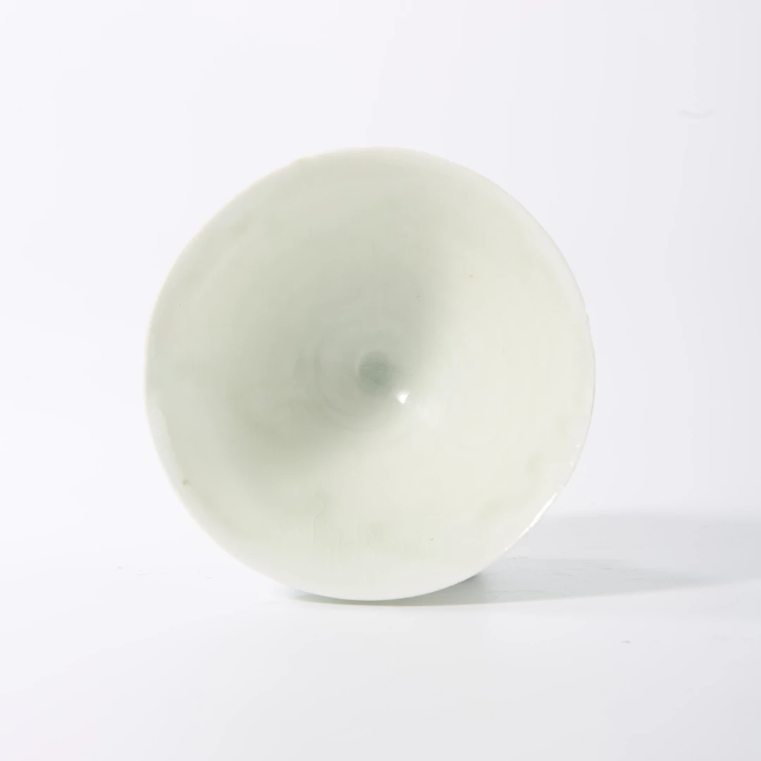 Lot29 明代 青白釉暗刻婴戏纹盏【古董拍卖】