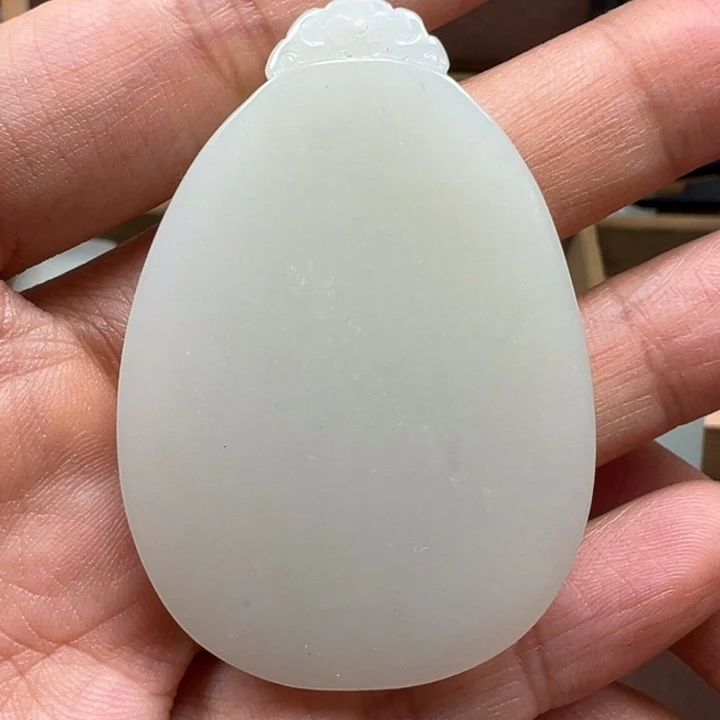 和田玉未镶嵌颈饰且末平安牌