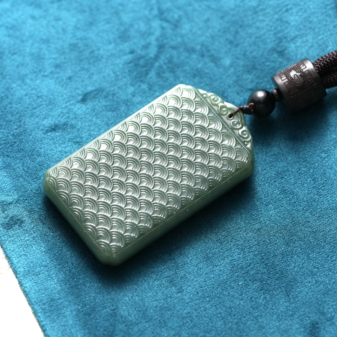 天然新疆和田玉无事牌龙鳞纹祥云吊坠挂件 多样性发其一