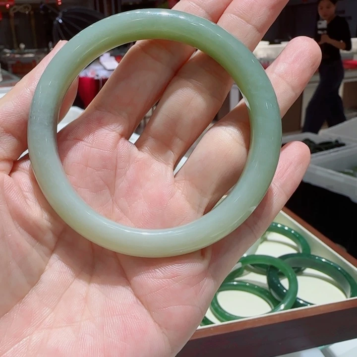 未镶嵌手镯和田玉711