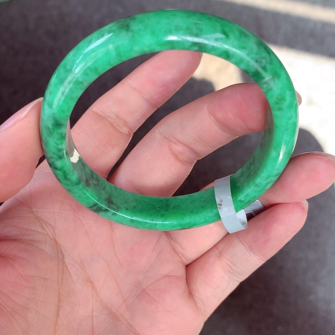 翡翠手镯未镶嵌缅甸