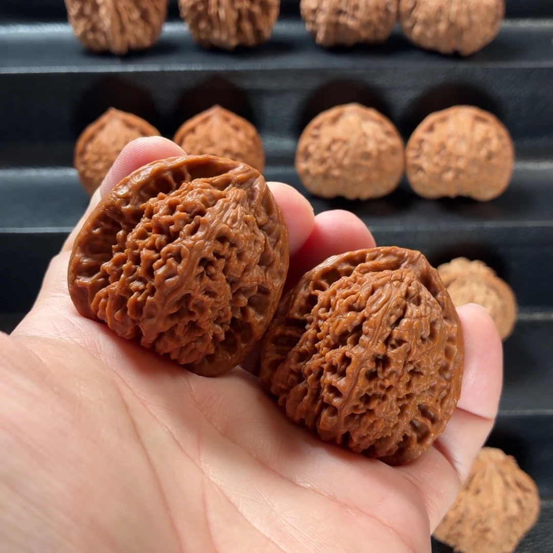 一***生桃核把件山地红皮南疆44