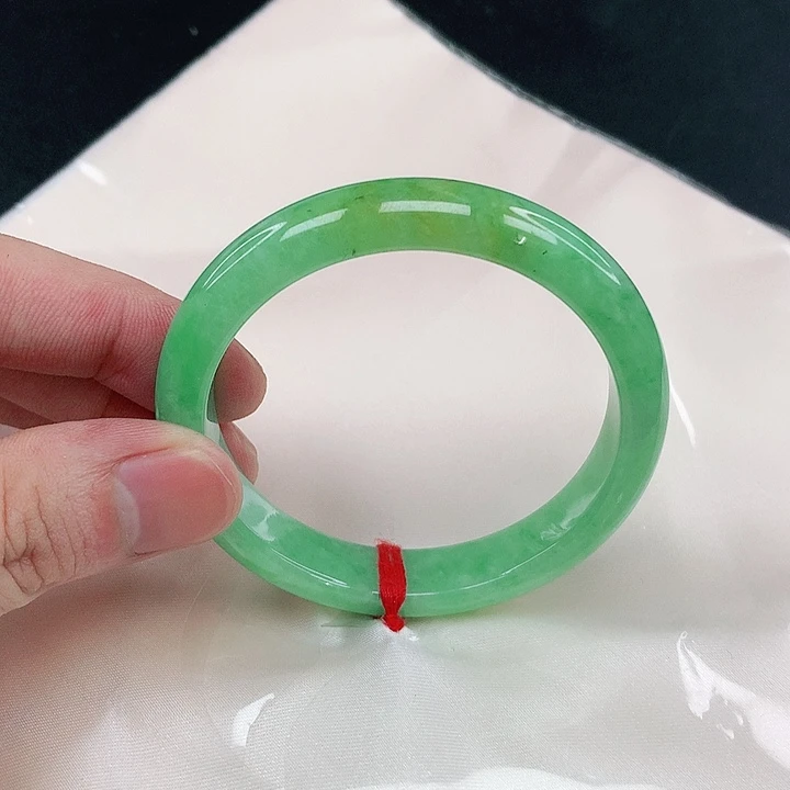 翡翠手镯未镶嵌圈52。1407