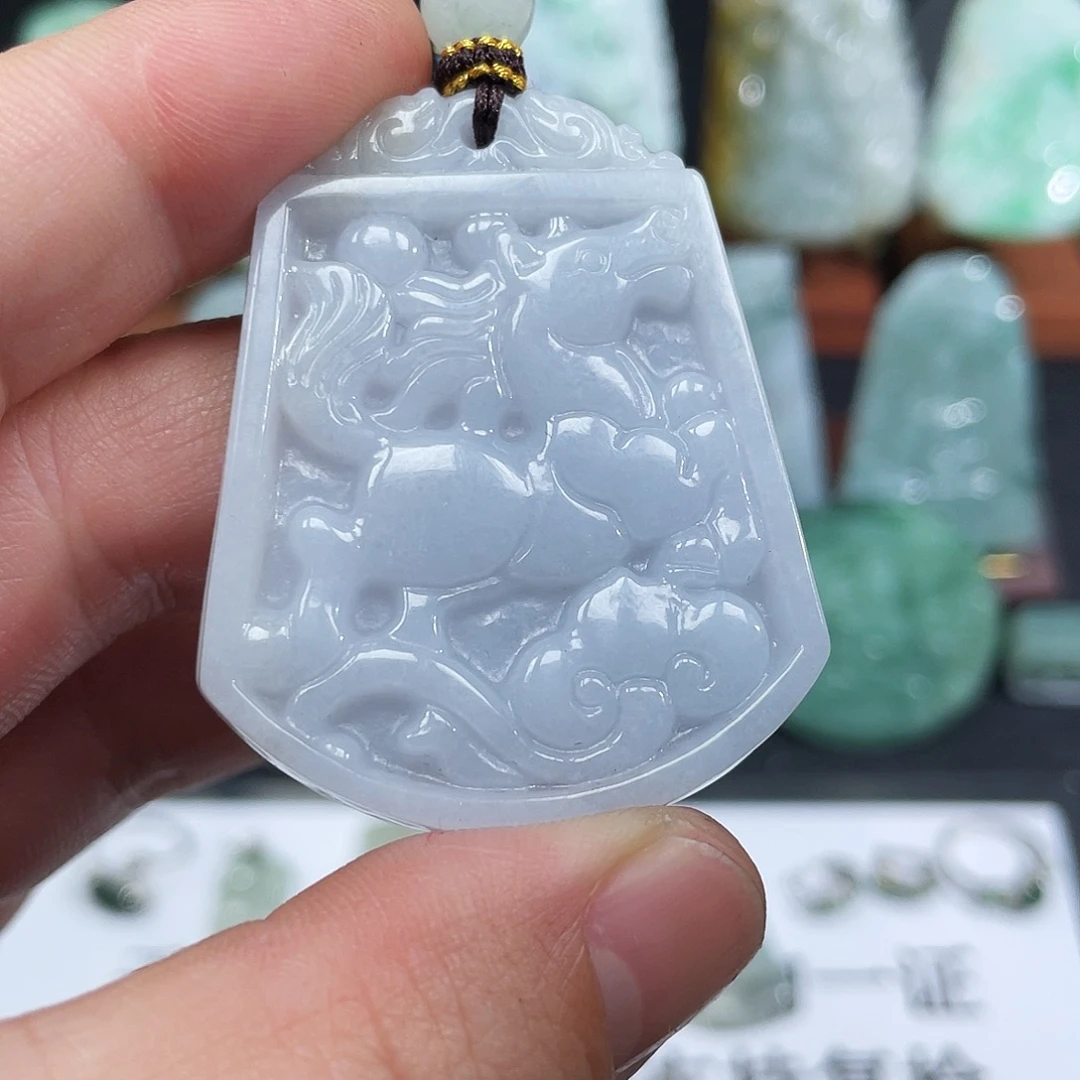 翡翠未镶嵌颈饰马牌