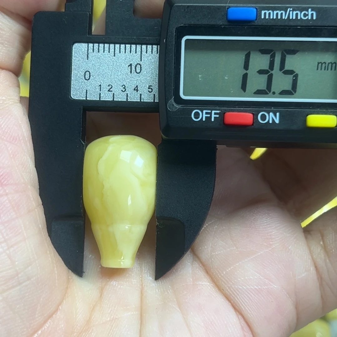裸石琥珀未镶嵌三通