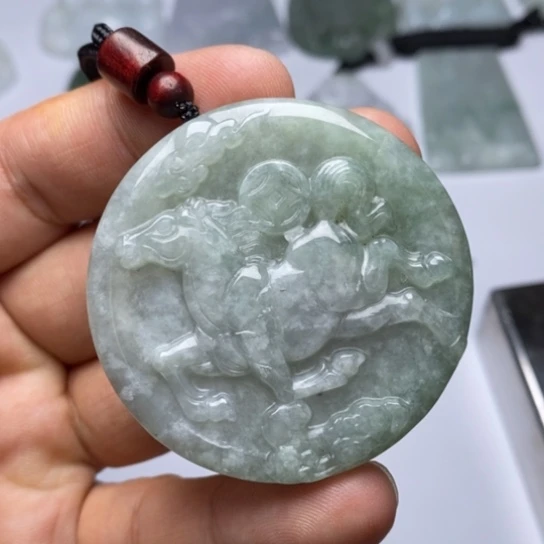 翡翠未镶嵌颈饰翡翠