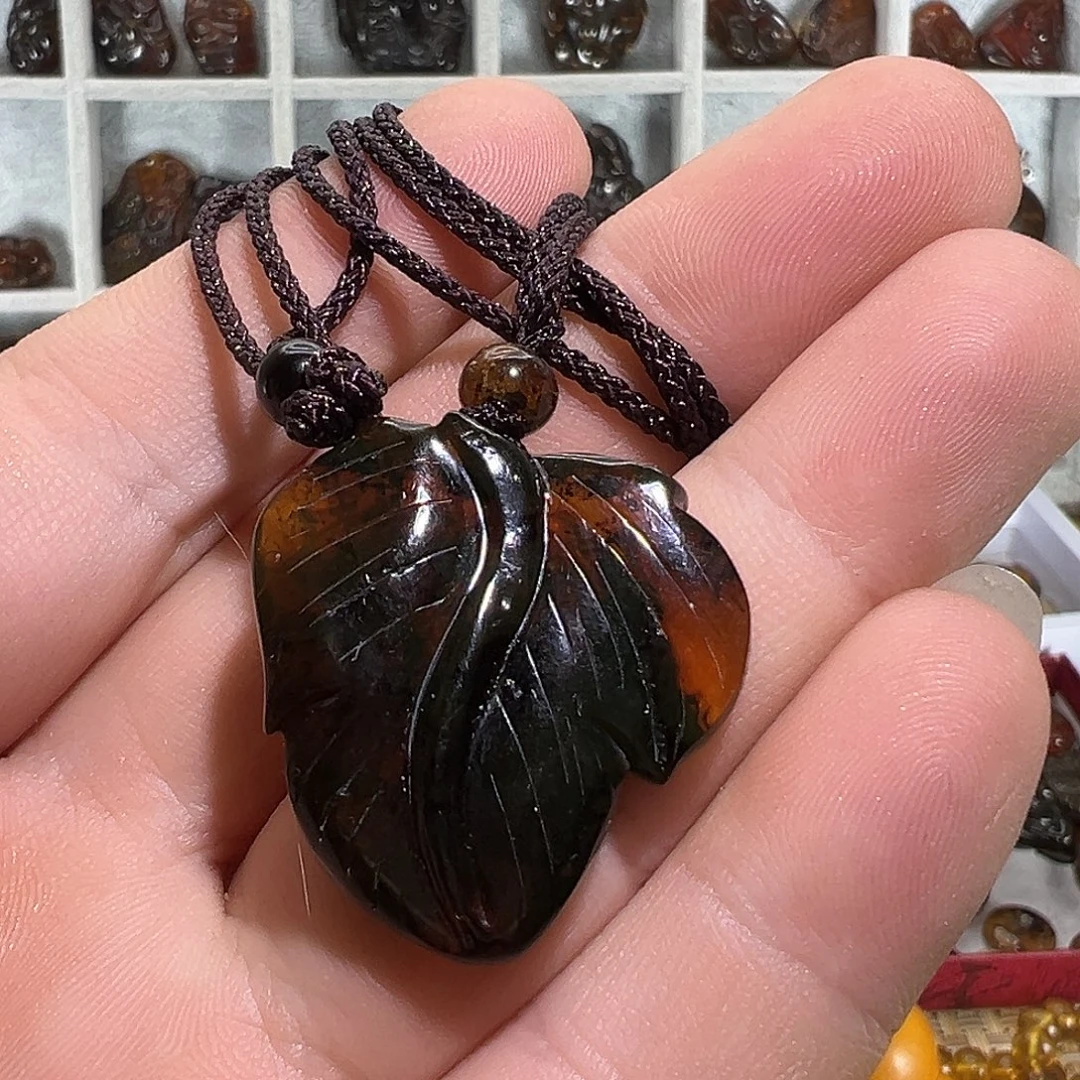 琥珀未镶嵌颈饰抚顺琥珀雕刻大树叶99