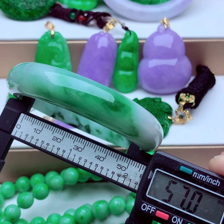 翡翠未镶嵌手镯…．．