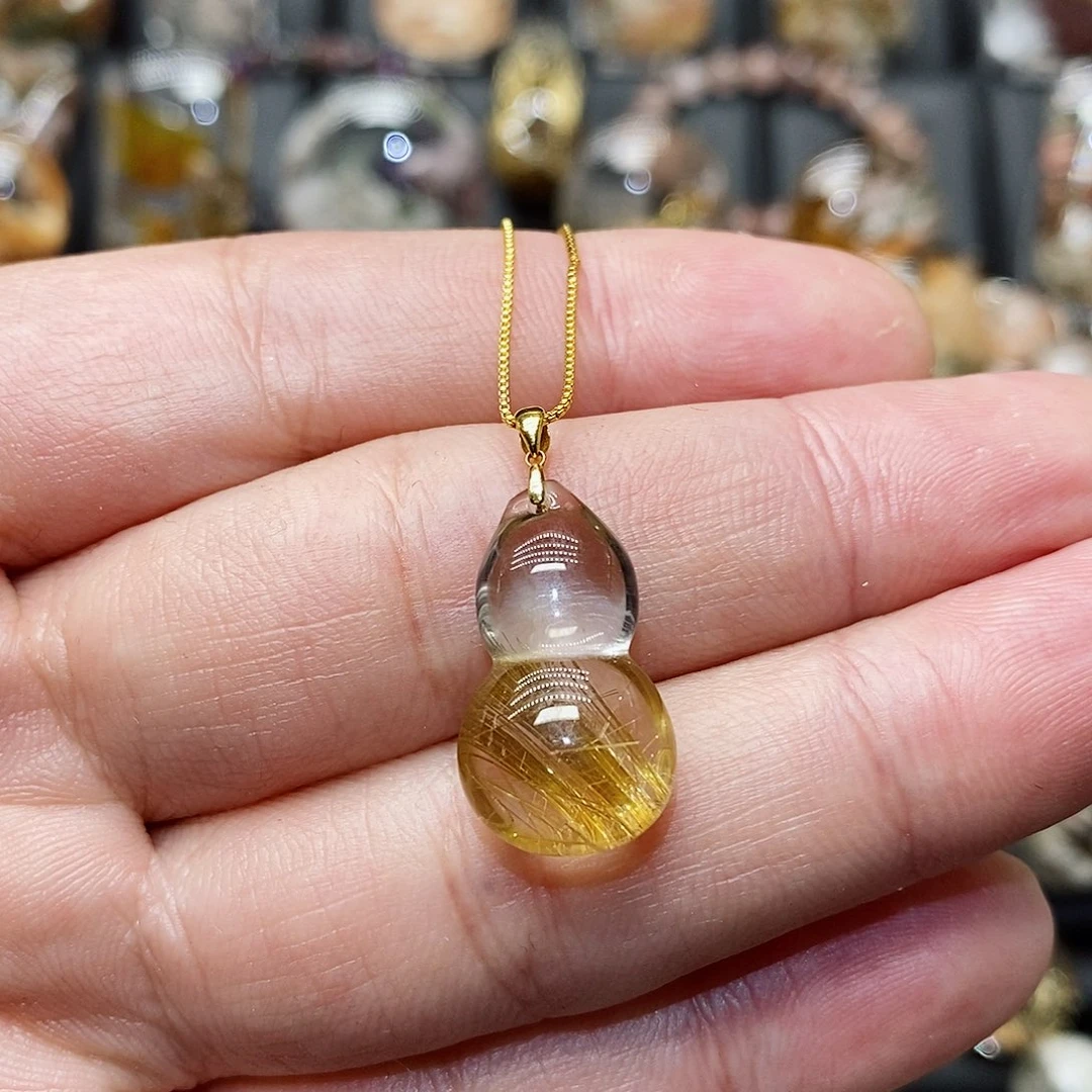 水晶颈饰18K金镶嵌小****露天然精致水晶吊坠