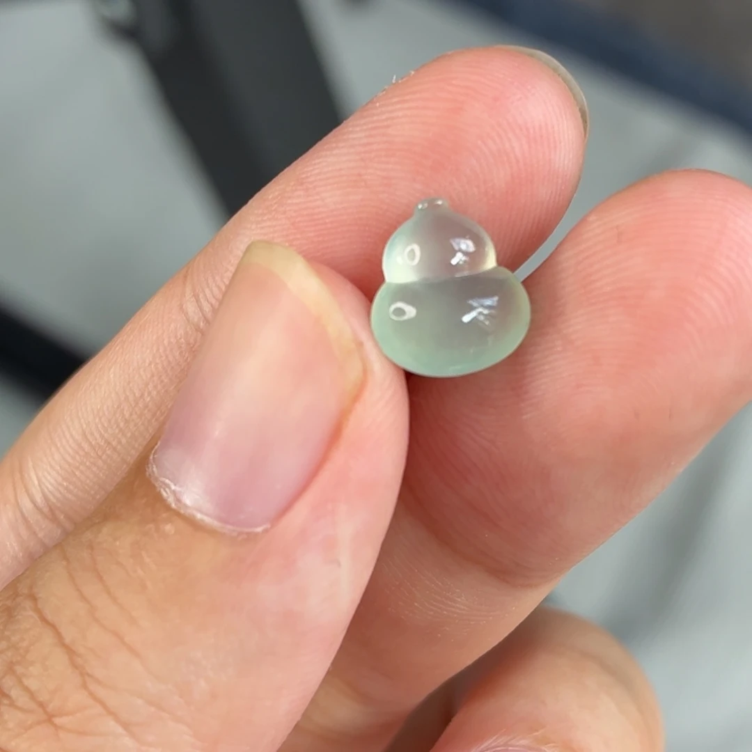 翡翠未镶嵌颈饰葫芦