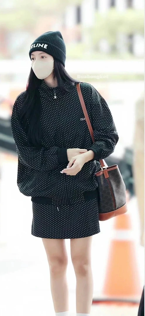 99新 Celine/思琳 黑色水钻外套 lisa同款 M码01119