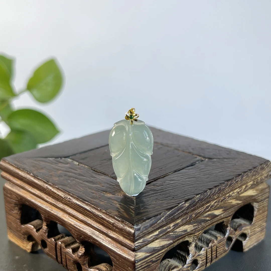 JYW30-40  天然缅甸A货翡翠  18K扣金枝玉叶