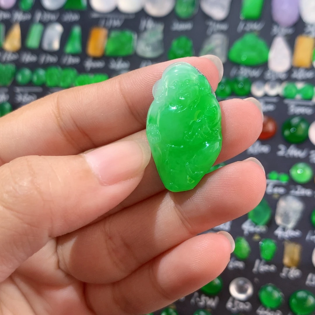 翡翠未镶嵌颈饰绿财神