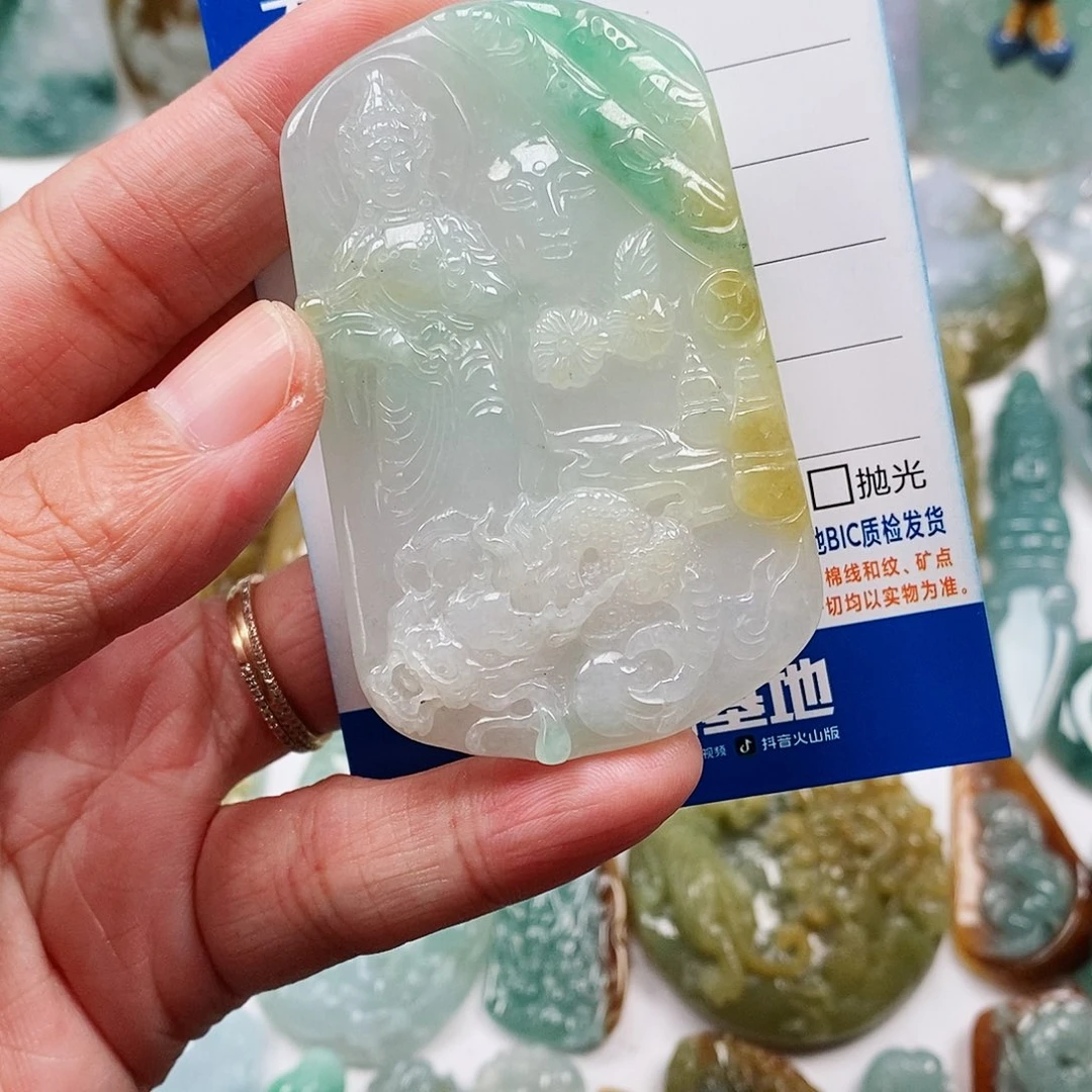 翡翠未镶嵌颈饰御龙观音