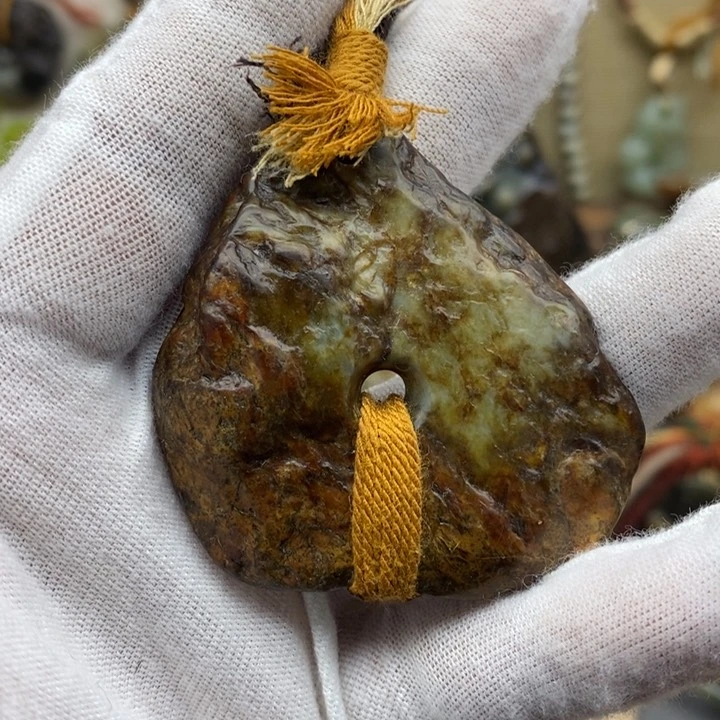 岫岩河磨玉（透闪石质玉）挂件未镶嵌