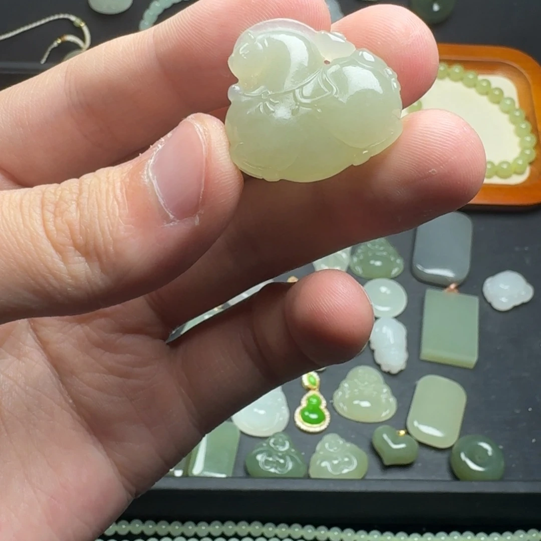 和田玉未镶嵌颈饰