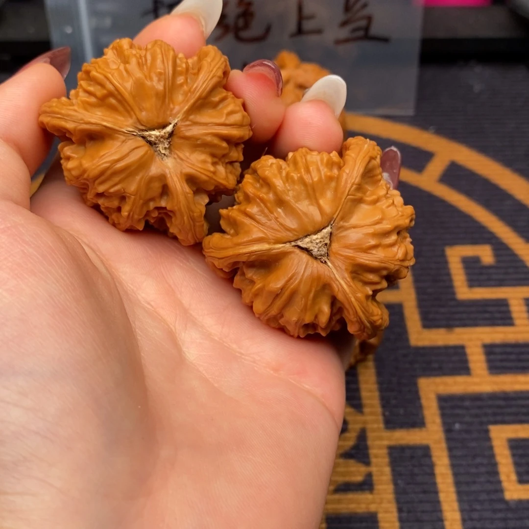 文玩核桃吊坠安*白狮子