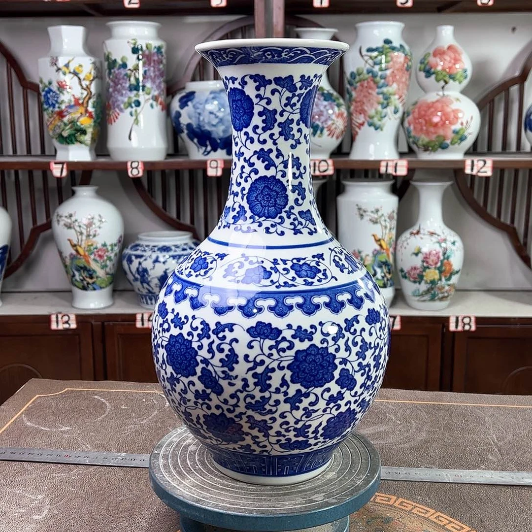 摆件景德镇陶瓷缠枝