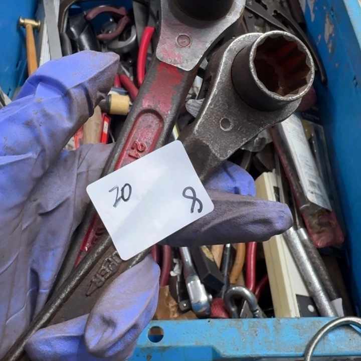 蓝***鱼家用五金工具一个