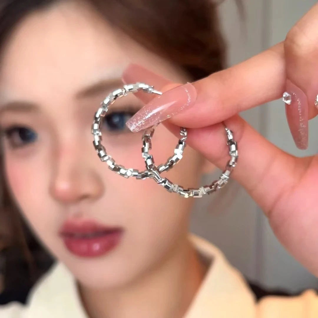 铜合金耳饰 碎银圆耳圈耳环女新款爆款耳扣轻奢高级感夸张方圆脸