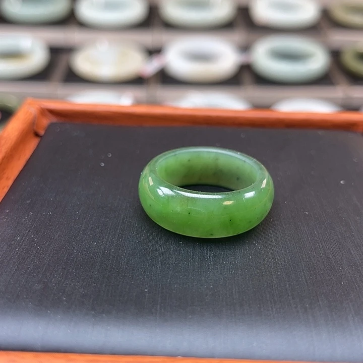 和田玉（碧玉）未镶嵌戒圈（菠菜绿）