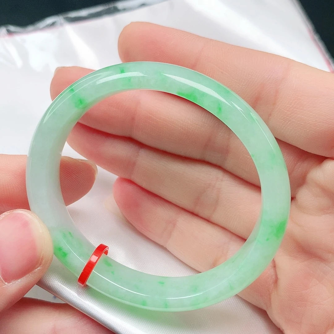 未镶嵌手镯（贵妃镯）翡翠1