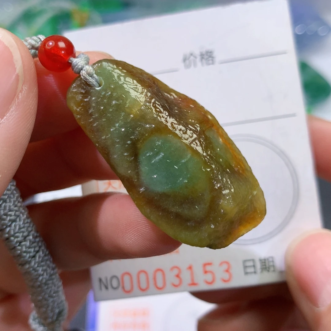 翡翠未镶嵌颈饰保真