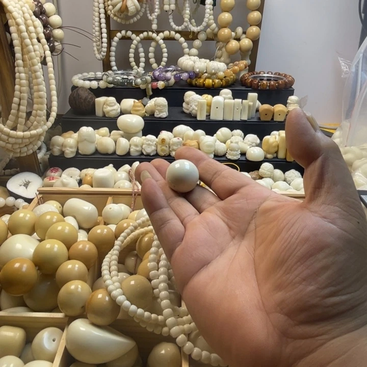 L****心象牙果雕刻圆珠直径24+