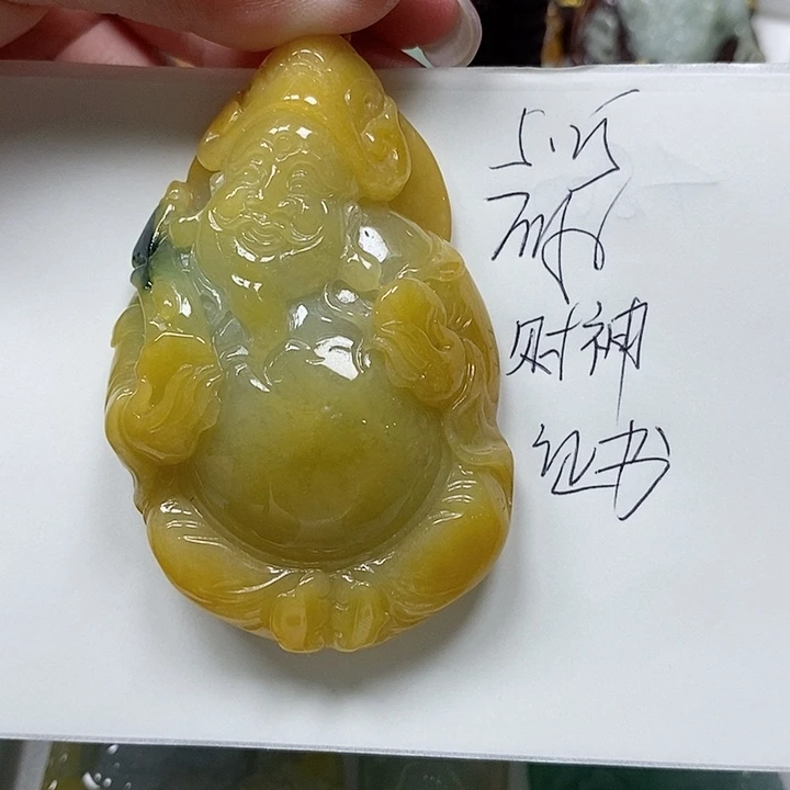 翡翠未镶嵌颈饰夜*