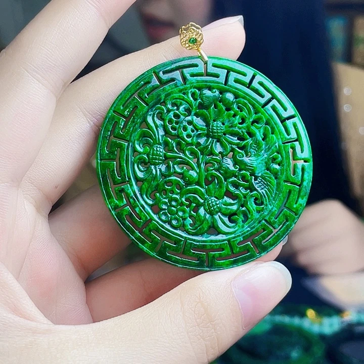 翡翠18K金镶嵌颈饰多样性
