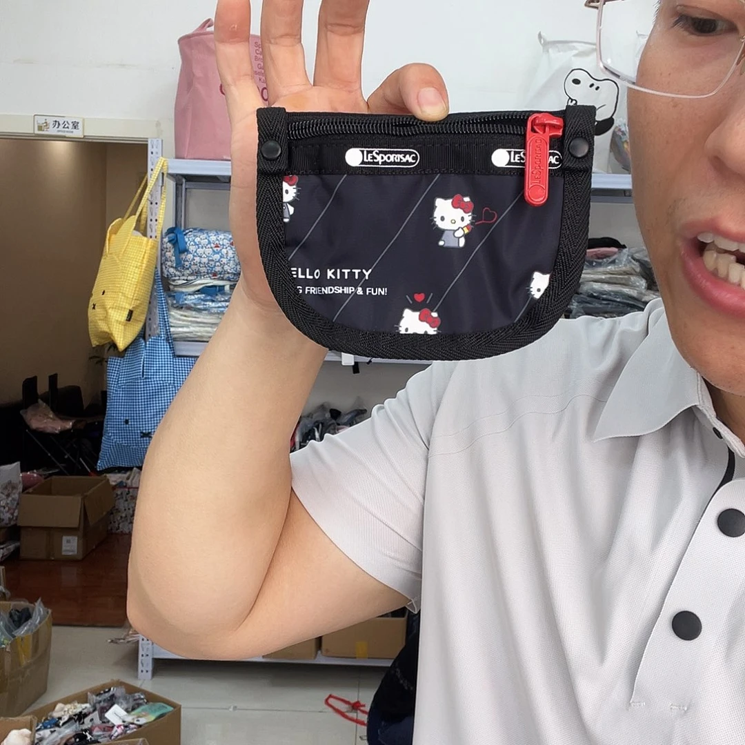 PU化妆包等产品为一体