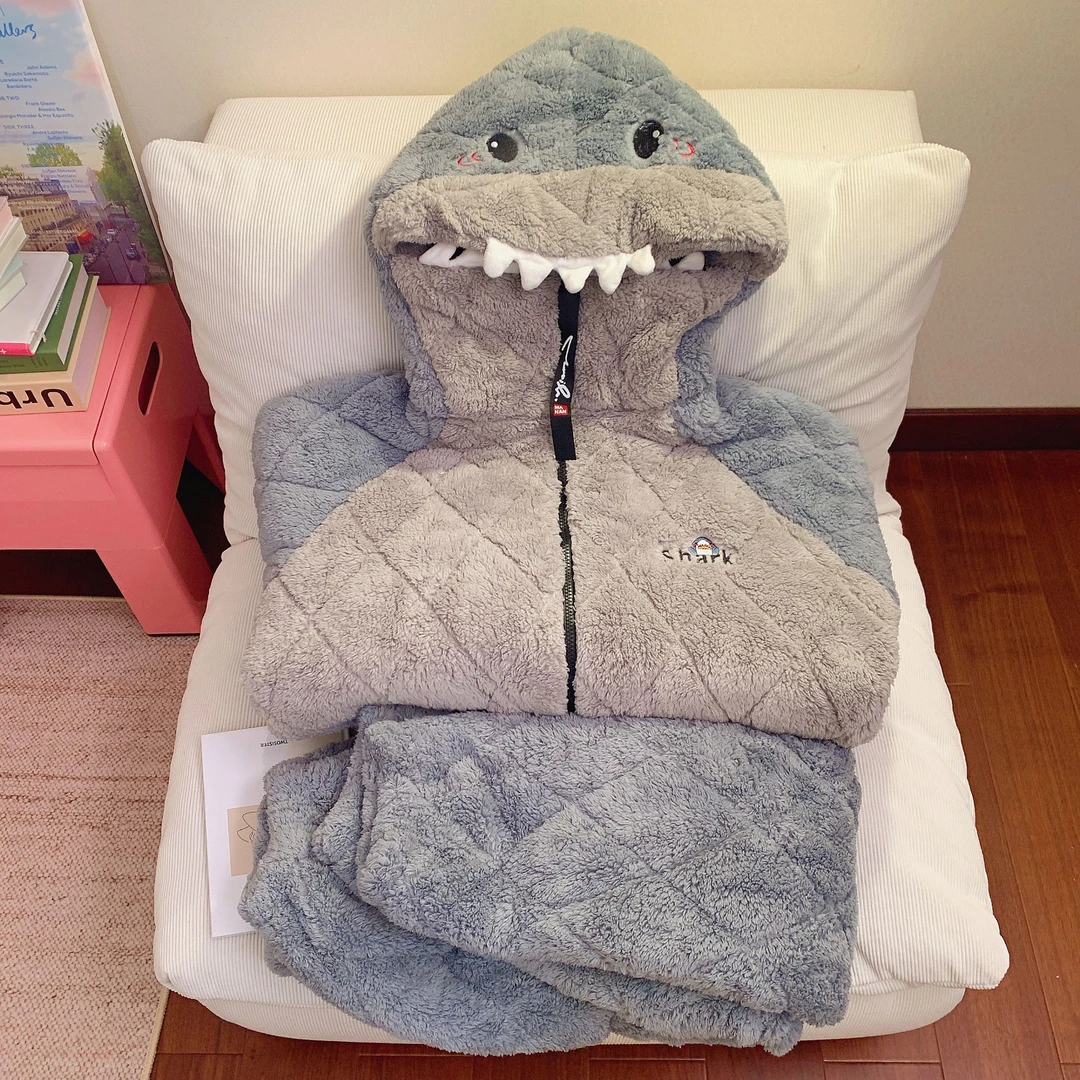 搞怪小鲨鱼珊瑚绒夹棉秋冬款大码200斤可穿睡衣女可爱少女可外穿