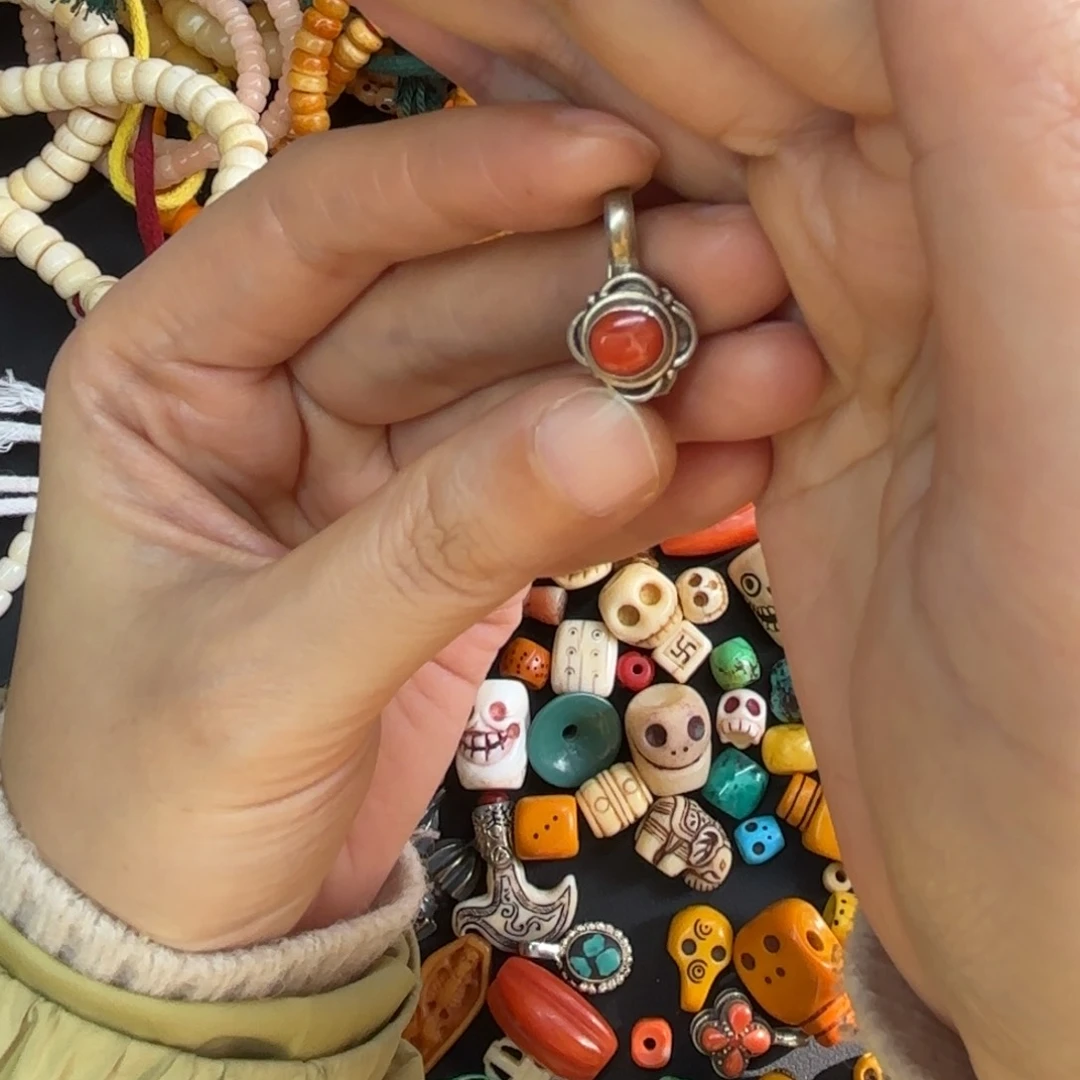 只买单纯的吊坠，没带链子，属的性质。无