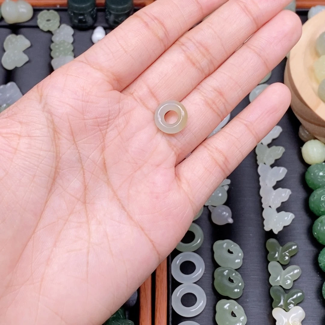 亮***梦和田玉未镶嵌颈饰