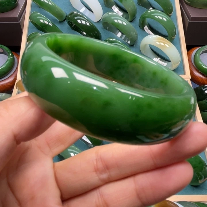 和田玉未镶嵌手镯