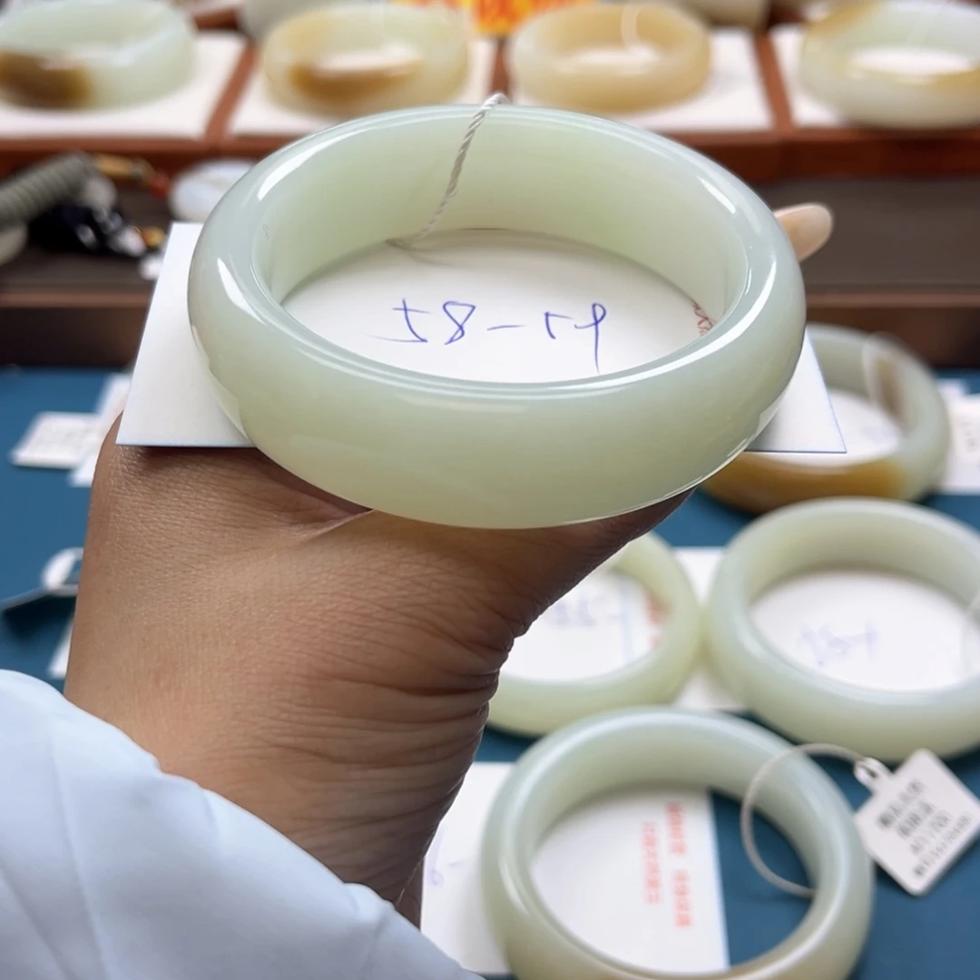 未镶嵌手镯和田玉七*娘