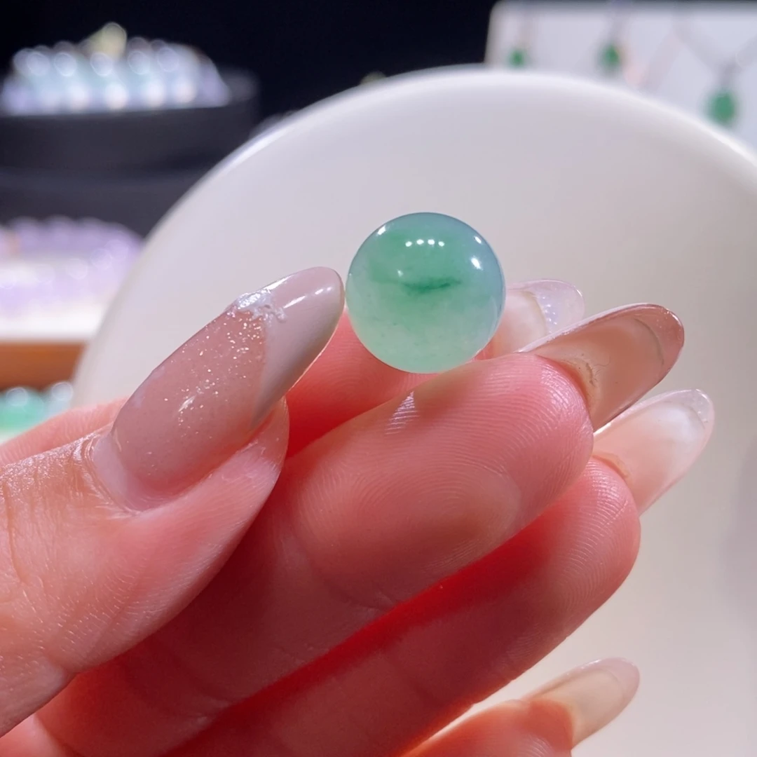 翡翠未镶嵌颈饰翡翠冰阳飘一抹绿珠