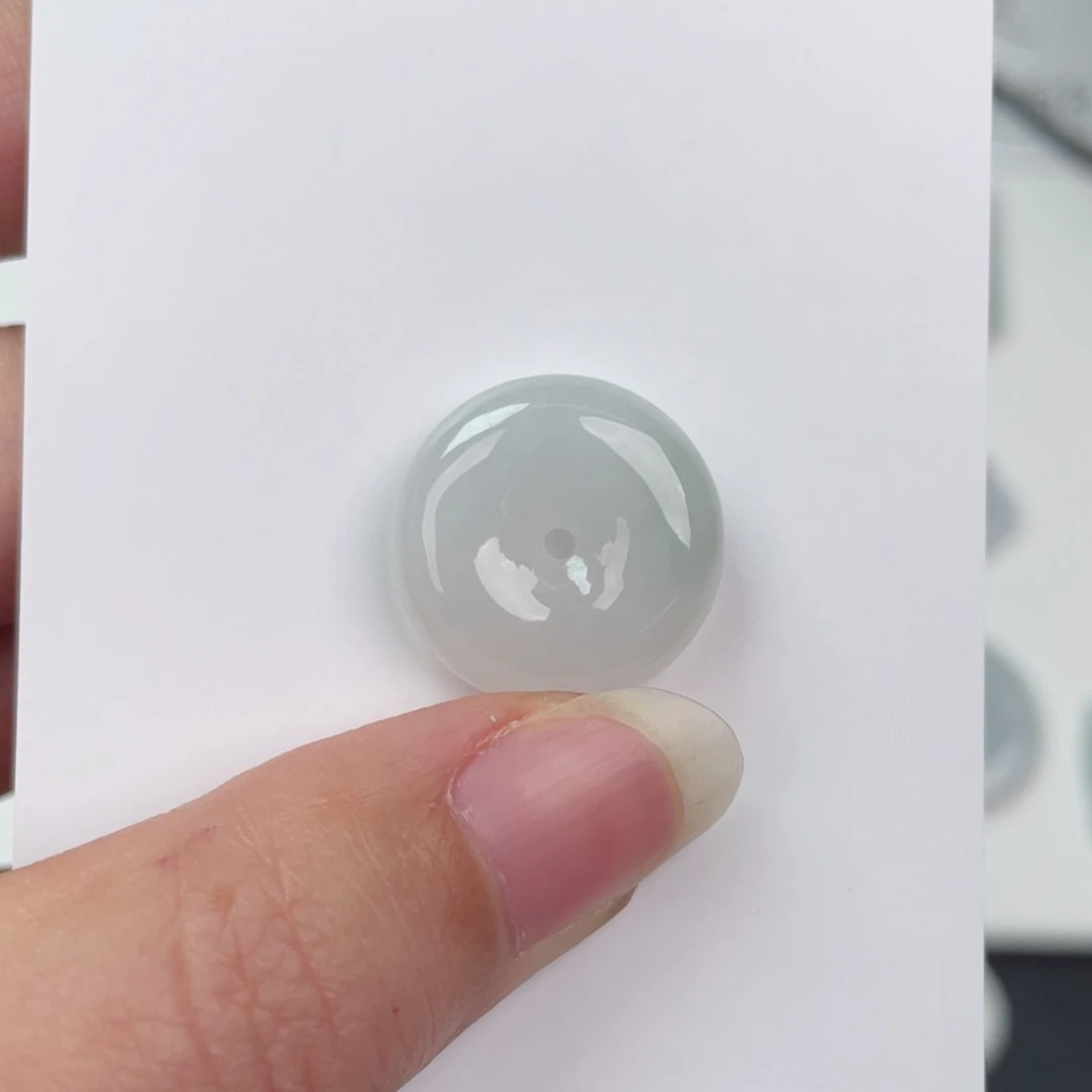 翡翠未镶嵌颈饰平安扣