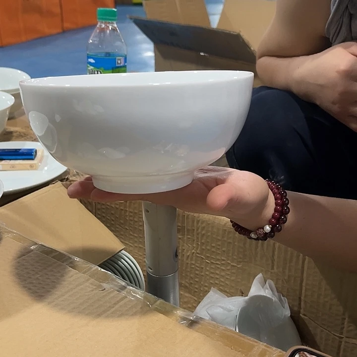 瓷片高白泥七英寸罗汉面碗两个，包邮