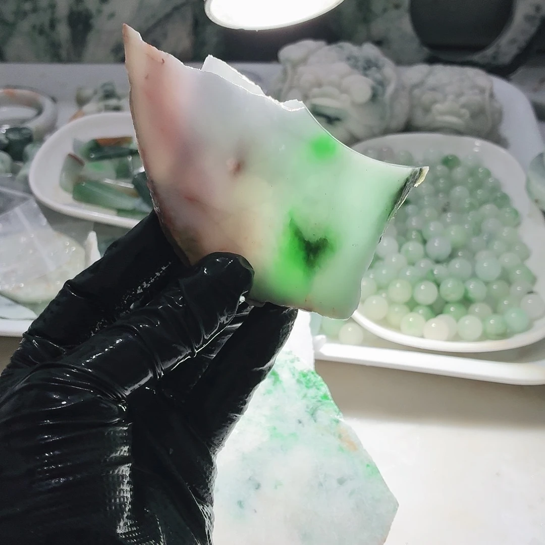 翡翠未镶嵌颈饰边角料